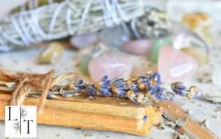 Bâtons de Palo Santo pour la purification énergétique des minéraux
